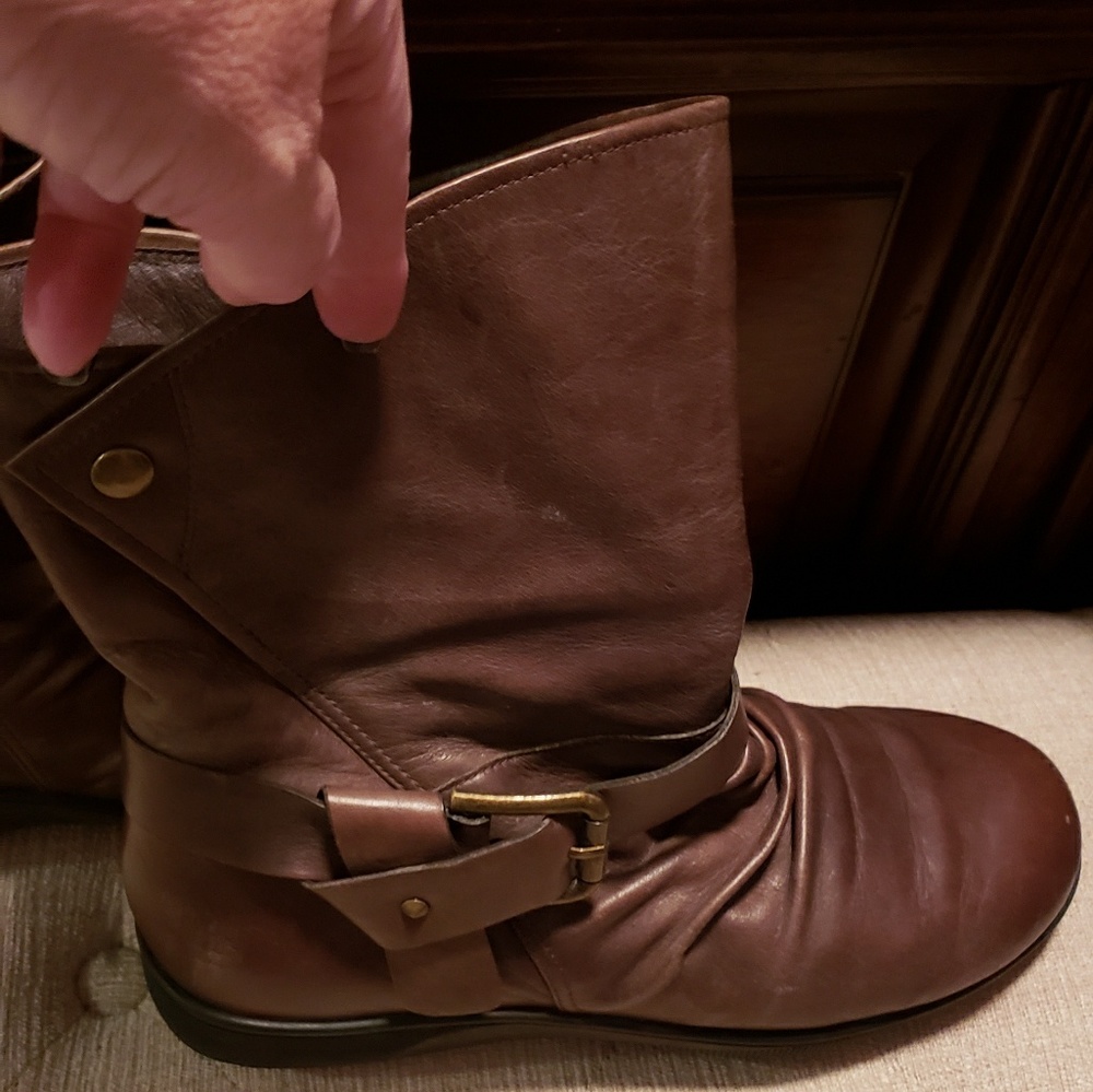 Boots - Picture 3 of 7